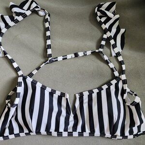 Kendall & Kylie Bikini Top Stripes White and Black Size L NWT